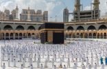 9 إجراءات وقائية أثناء أداء الصلوات بالمسجد الحرام لمنع تفشي “كورونا”