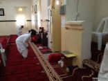 أحد المدارس تقيم نشاط لطلابها لتنظيف وتجهيز المساجد( تقرير مصور )