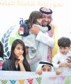 بالصور..الأمير فيصل بن خالد يشارك أيتام المنطقة فرحة العيد ويتبرع بمبلغ 300 ألف ريال