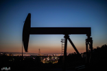 النفط يواصل خسائره لليوم الثالث بفعل زيادة المخزونات الأميركية ومخاوف الجائحة