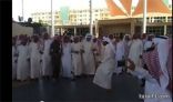 بالفيديو .. مجموعة من طلبة جامعة الملك خالد بأبها يتراقصون فرحاً بتخرجهم