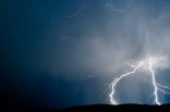 “الأرصاد”: سماء غائمة وهطول أمطار رعدية مصحوبة برياح على الشمالية والجوف وحائل وتبوك