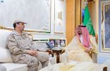سمو الأمير سعود بن عبد الرحمن يلتقي قائد قوة عرعر