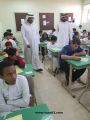 الشريف يتفقد سير الاختبارات بمدرسة متوسطة عبدالله ابن الزبير بطريف