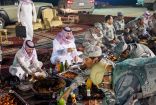 أمير منطقة الحدود الشمالية يشارك رجال حرس الحدود طعام الإفطار