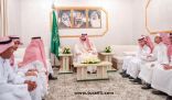 الأمير فيصل بن خالد بن سلطان يعايد عدداً من نزلاء مركز التأهيل الشامل بمنطقة الحدود الشمالية
