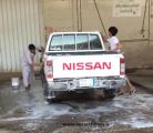 بالفيديو.. جامعيون يغسلون السيارات بطريف
