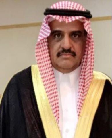 تكللت بالنجاح .. الأستاذ خالد سالم يجري عملية جراحية