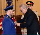 الرئيس الباكستاني يمنح رئيس هيئة الأركان العامة وساماً عسكرياً