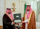 الأمير فيصل بن خالد بن سلطان يستقبل مدير تعليم الحدود الشمالية بمناسبة انتهاء تكليفه