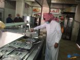 بالصور .. بلدية محافظة طريف تصادر مواد غذائية لسوء الحفظ 