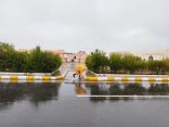 بالصور .. تزامناً مع الأمطار اليوم .. بلدية طريف تتابع انسيابية تصريف المياة من خلال تنظيف مصائد ومعابر المياه