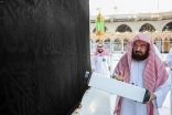 “السديس” يُدشن تقنية التعقيم الجديدة “تك الأوزون” داخل المسجد الحرام