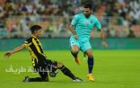 التعادل بهدف لكل فريق يحسم «كلاسيكو الوطن» بين الاتحاد والهلال