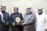 نادي الوعد الرياضي يقدم العضوية الشرفية لرجل الأعمال محمد شاهي الرويلي